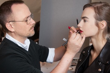 DIOR�������۾���ϵ͸��ױ��